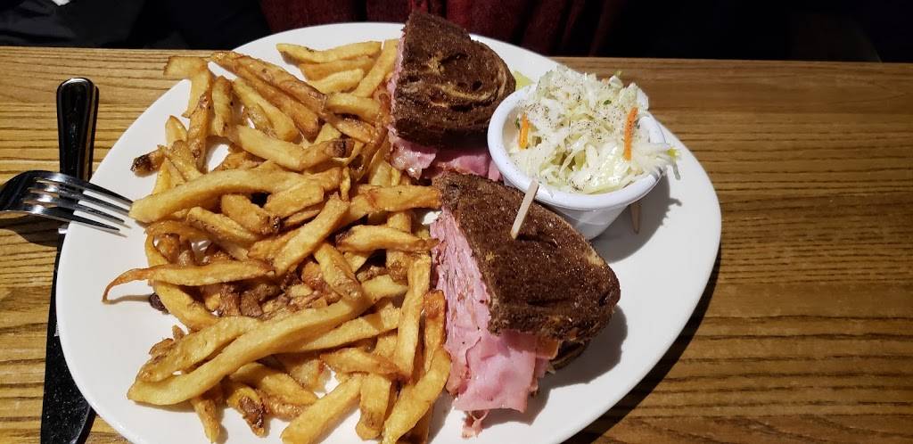 Big Rig Kitchen & Brewery | restaurant | 2750 Iris St, Ottawa, ON K2C 3C9, Canada | 6136883336 OR +1 613-688-3336