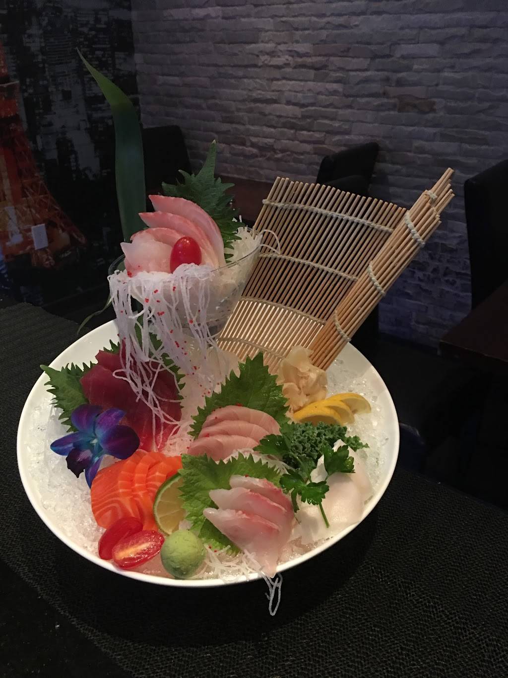 Taku Asian Bistro | restaurant | 100 7th St A, Garden City, NY 11530, USA | 5168779776 OR +1 516-877-9776