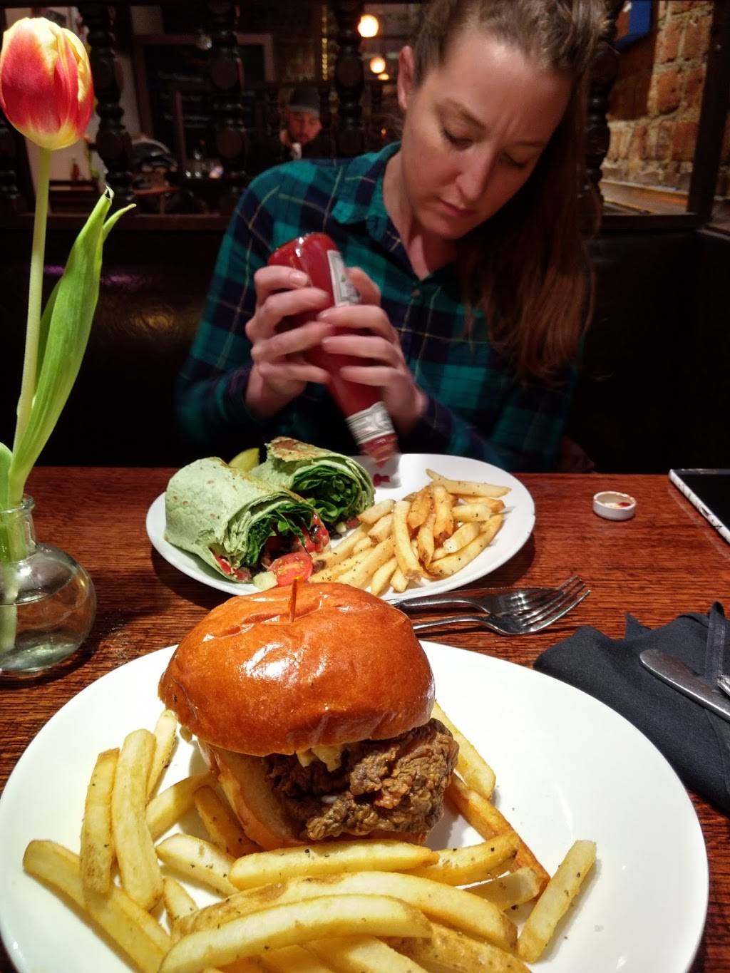 Campbells Place | restaurant | 8337 Germantown Ave, Philadelphia, PA 19118, USA | 2152421818 OR +1 215-242-1818