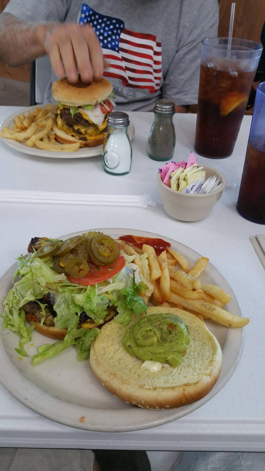 Daisys Diner | restaurant | 3687 TX-19, Huntsville, TX 77320, USA | 9365943081 OR +1 936-594-3081