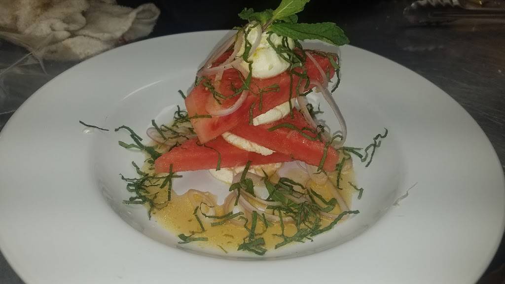 Michaels on the Waterfront | restaurant | 5 S Water St, Wilmington, NC 28401, USA | 9107694252 OR +1 910-769-4252