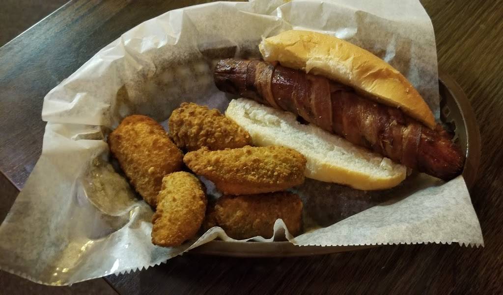 The Old Grog | restaurant | 546 Broad St, Menasha, WI 54952, USA | 9202156525 OR +1 920-215-6525