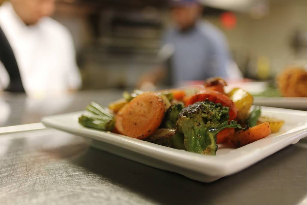 Belli’s Bistro & Spirits | restaurant | 3001 S Kinnickinnic Ave, Milwaukee, WI 53207, USA | 4142103665 OR +1 414-210-3665