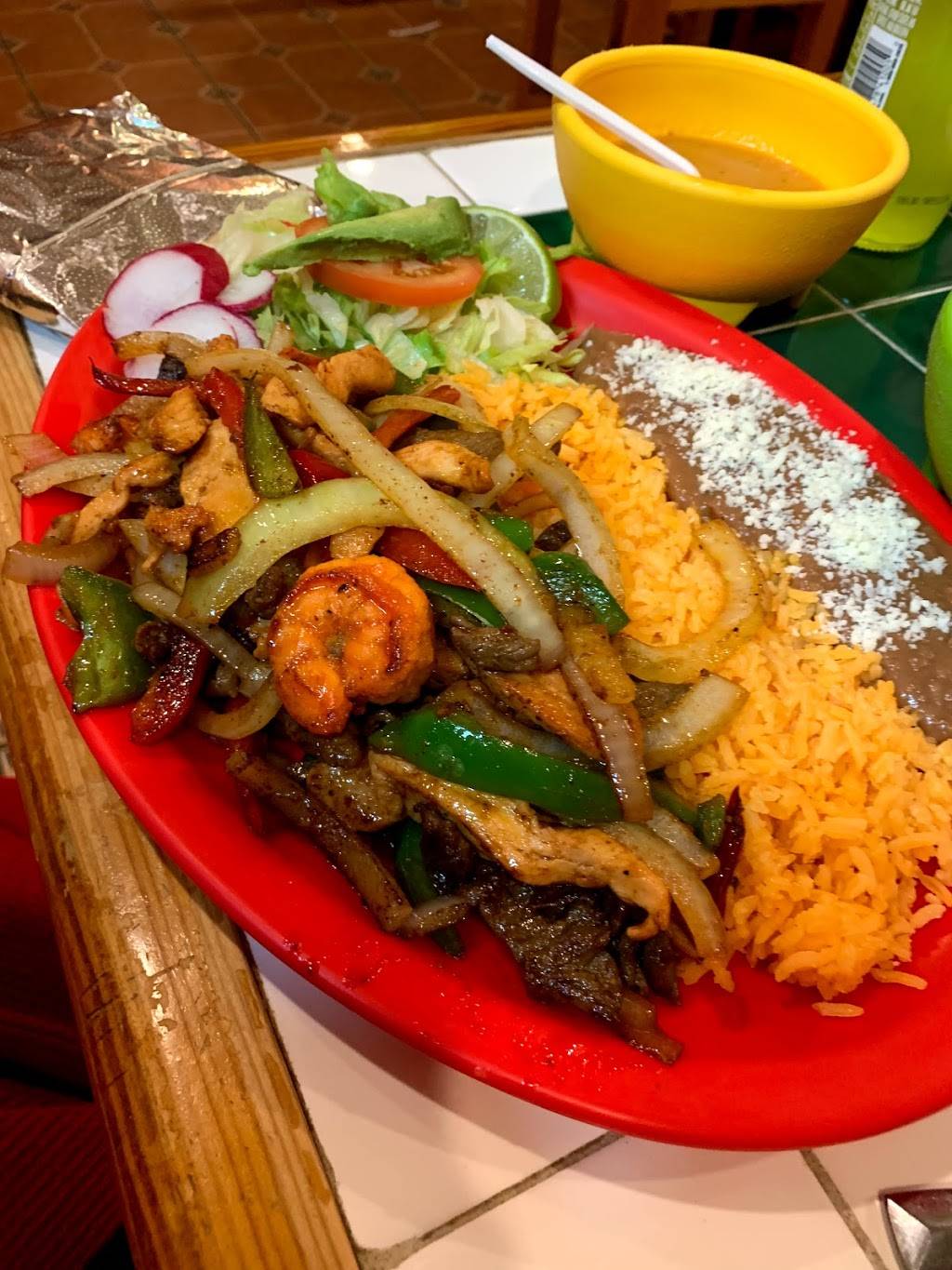 Taqueria La Mexicana | restaurant | 118 N Race St, Georgetown, DE 19947, USA | 3028567353 OR +1 302-856-7353