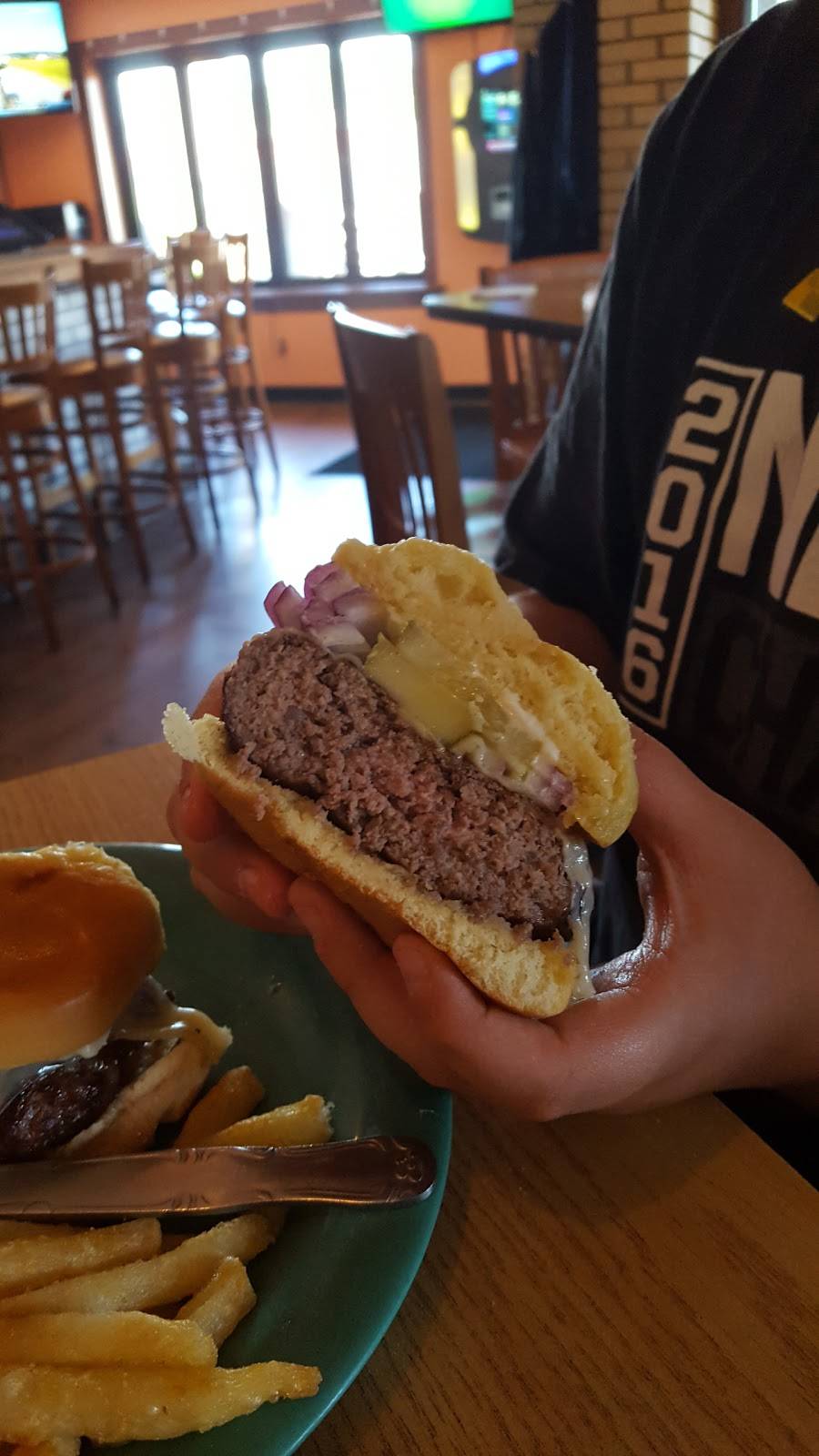 Bonnies Bar & Grill | restaurant | 22811 Lorain Rd, Cleveland, OH 44126, USA | 4407343276 OR +1 440-734-3276