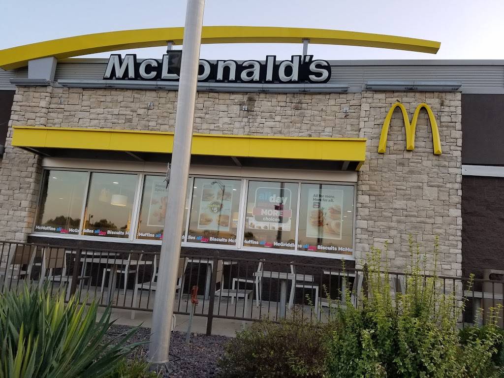 McDonalds | cafe | 550 E Hwy 53 And 142, Poplar Bluff, MO 63901, USA | 5737767755 OR +1 573-776-7755