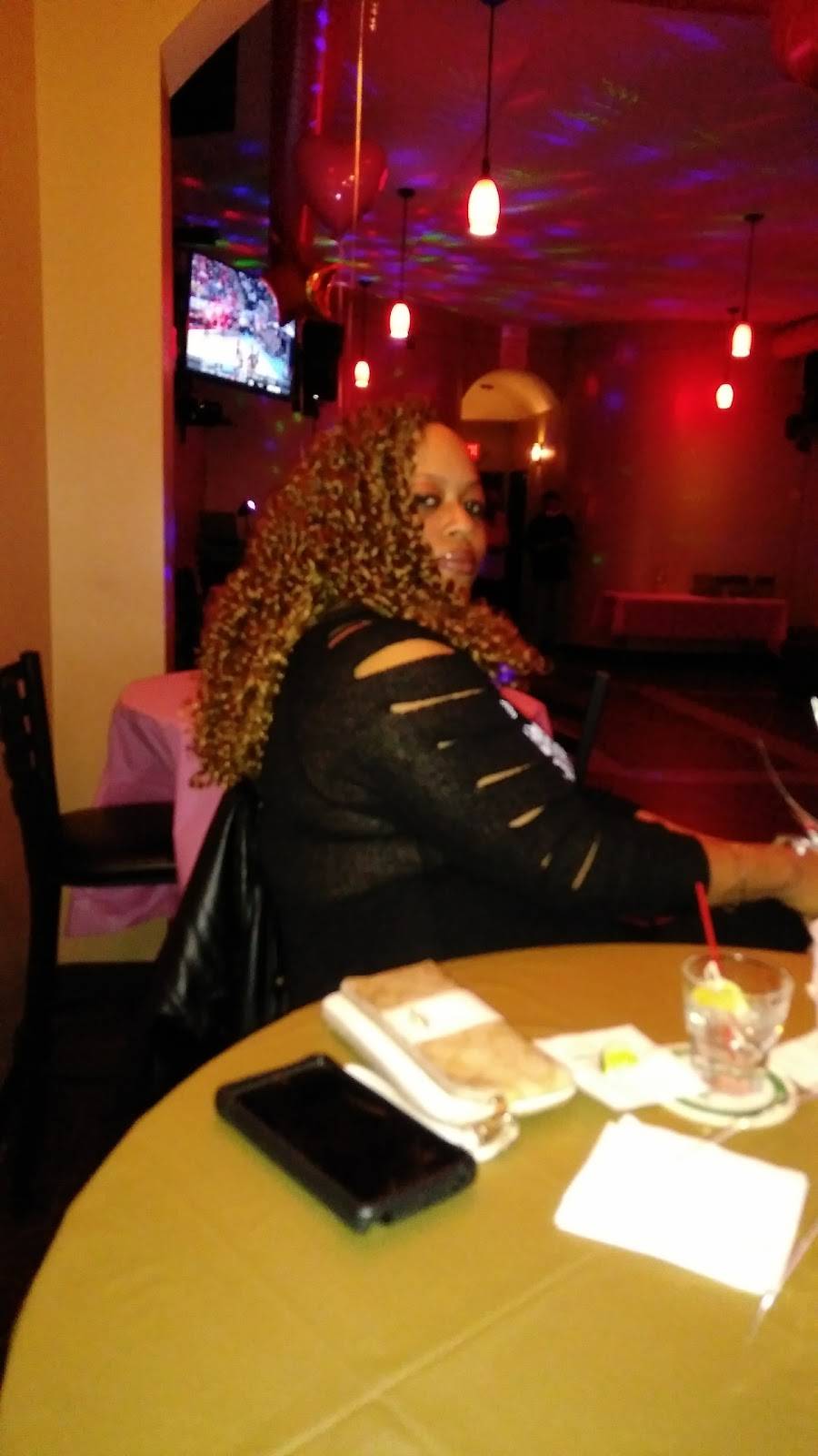 Ques Lounge | restaurant | 4469 Broadway, Gary, IN 46409, USA | 2198068001 OR +1 219-806-8001