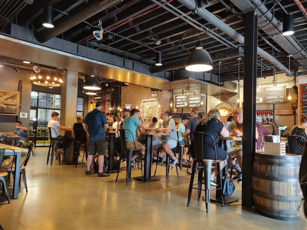 Goose Island Beer Company | restaurant | 1800 W Fulton St, Chicago, IL 60612, USA | 8004667363 OR +1 800-466-7363