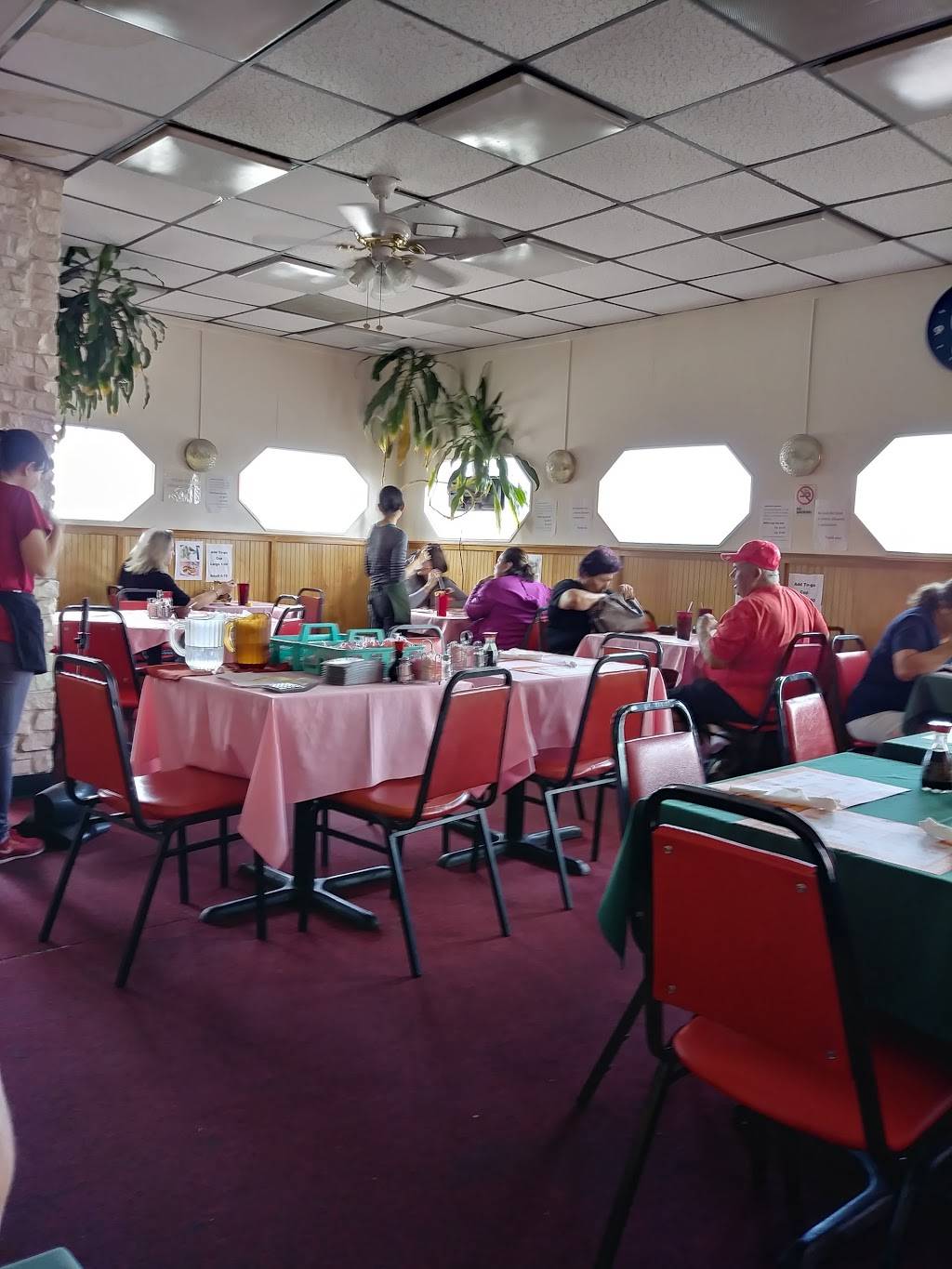 Golden Crown Inn | restaurant | 2739 S Staples St, Corpus Christi, TX 78404, USA | 3618538886 OR +1 361-853-8886