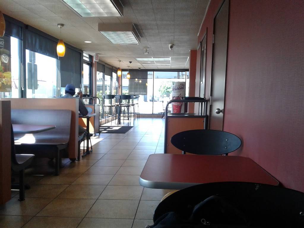 Jack in the Box | restaurant | 15342 Roscoe Blvd, Panorama City, CA 91402, USA | 8188927059 OR +1 818-892-7059