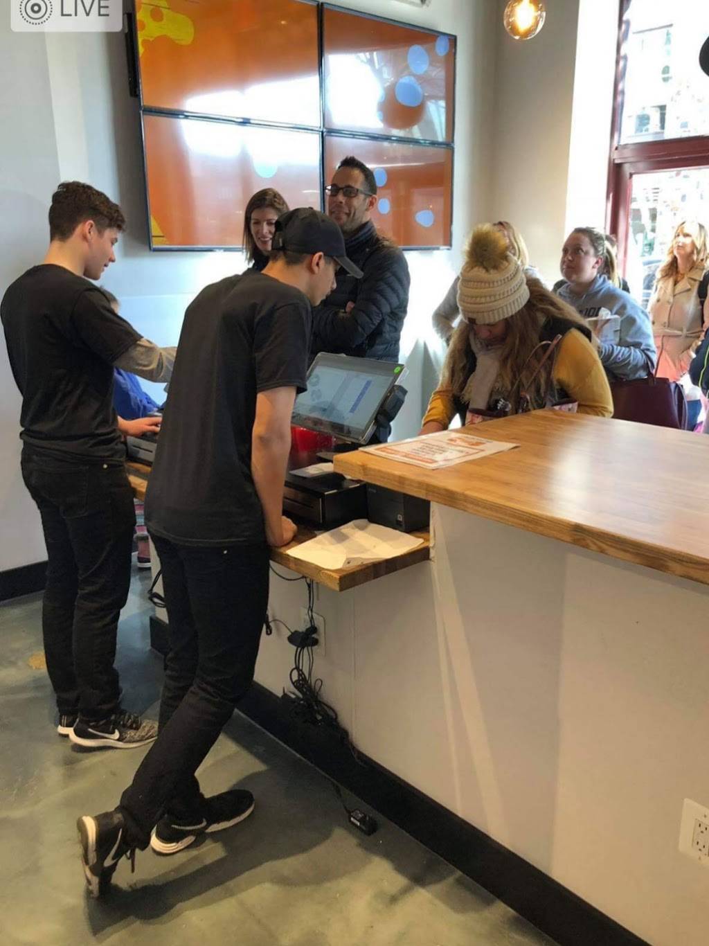 BurgerIm | restaurant | 22855 Brambleton Plaza, Brambleton, VA 20148, USA | 7033278505 OR +1 703-327-8505