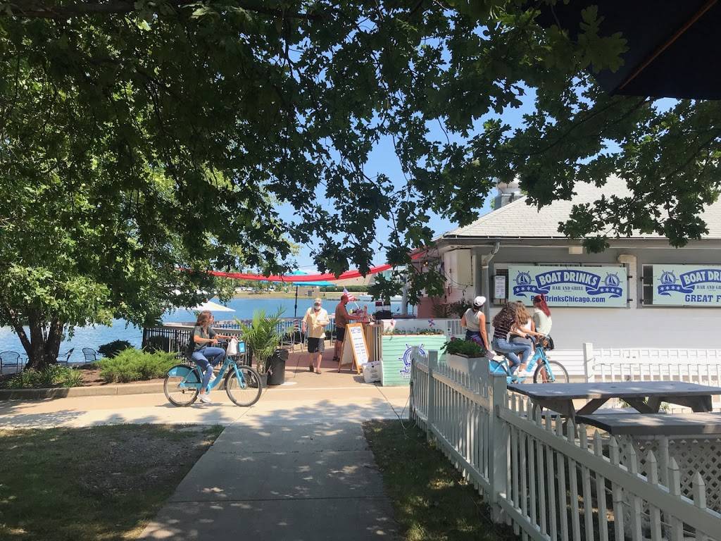 Boat Drinks | restaurant | 600 E Waldron Dr, Chicago, IL 60616, USA | 3128380544 OR +1 312-838-0544