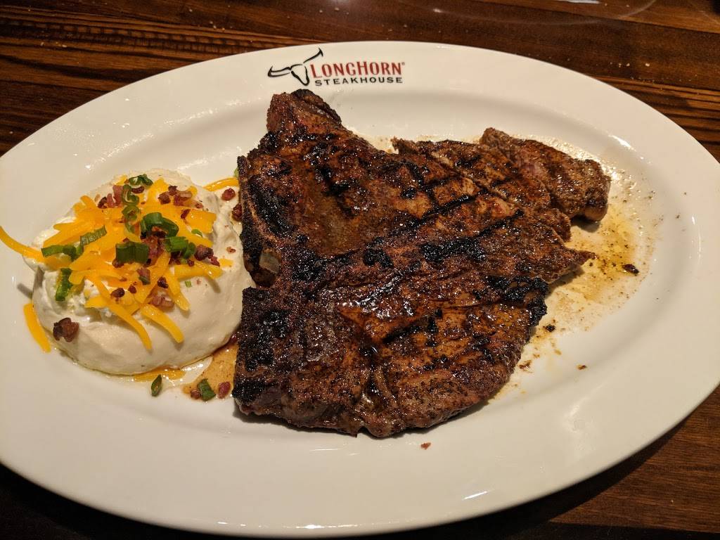 LongHorn Steakhouse | meal takeaway | 9401 Katy Fwy, Houston, TX 77024, USA | 7134633734 OR +1 713-463-3734