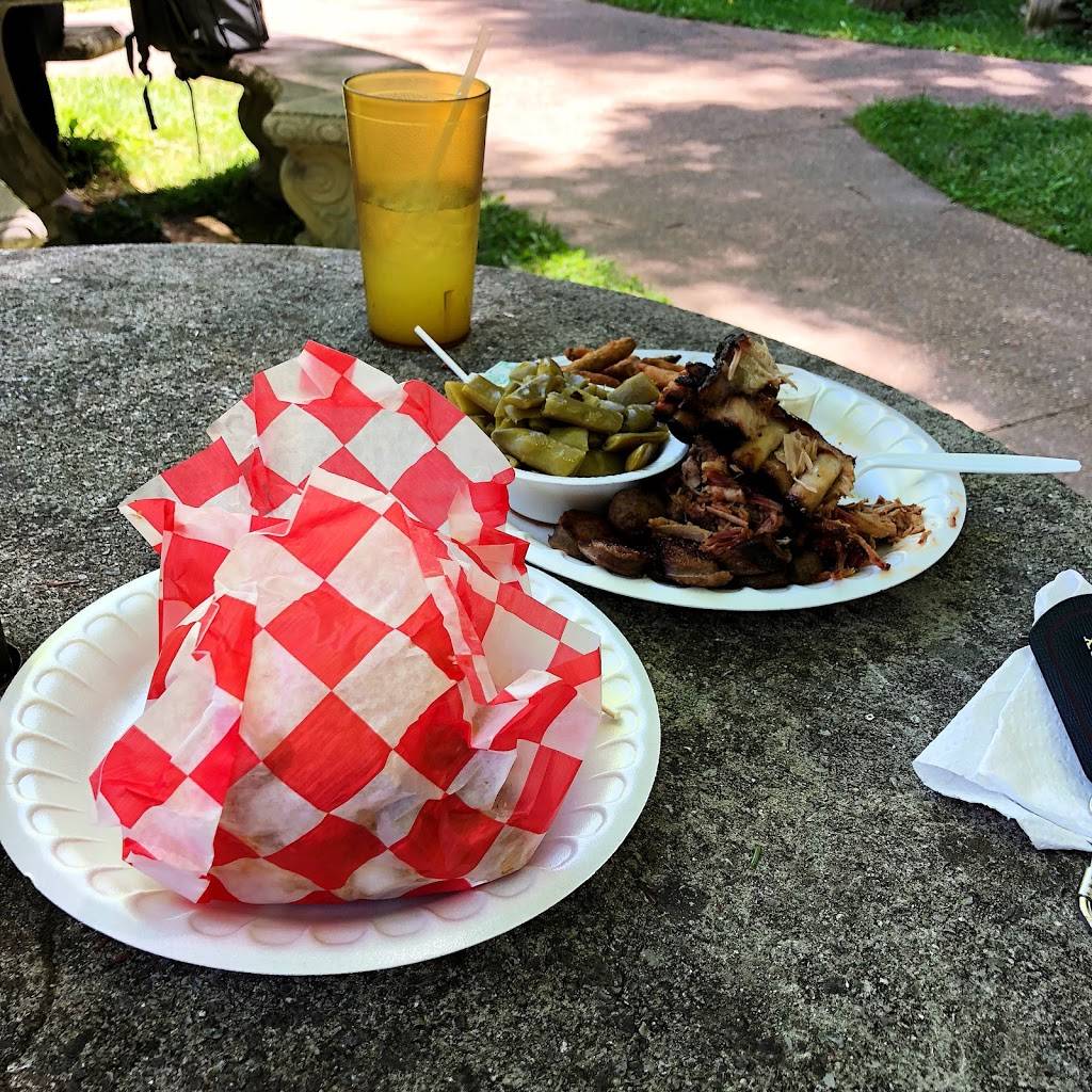 Delauders BBQ | restaurant | 1875 East Pkwy, Gatlinburg, TN 37738, USA | 8653258682 OR +1 865-325-8682