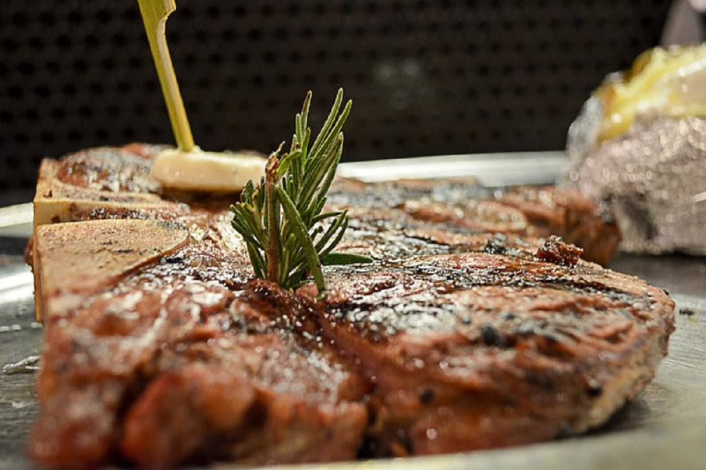 The Horseshoe Grill | restaurant | 7713 E Broadway Blvd, Tucson, AZ 85710, USA | 5208380404 OR +1 520-838-0404