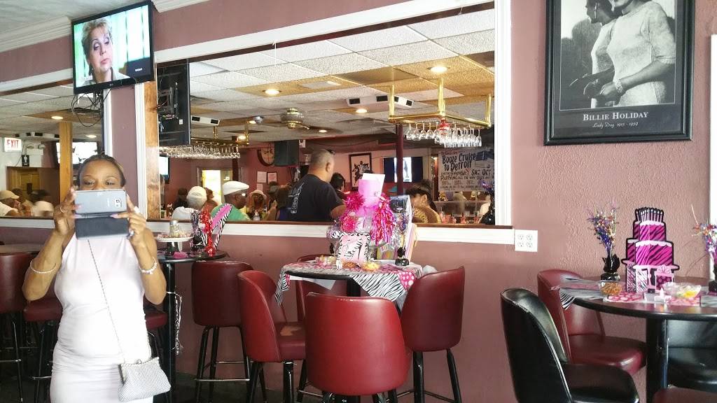 Family Den | restaurant | 8942 S Stony Island Ave, Chicago, IL 60617, USA | 7737348545 OR +1 773-734-8545