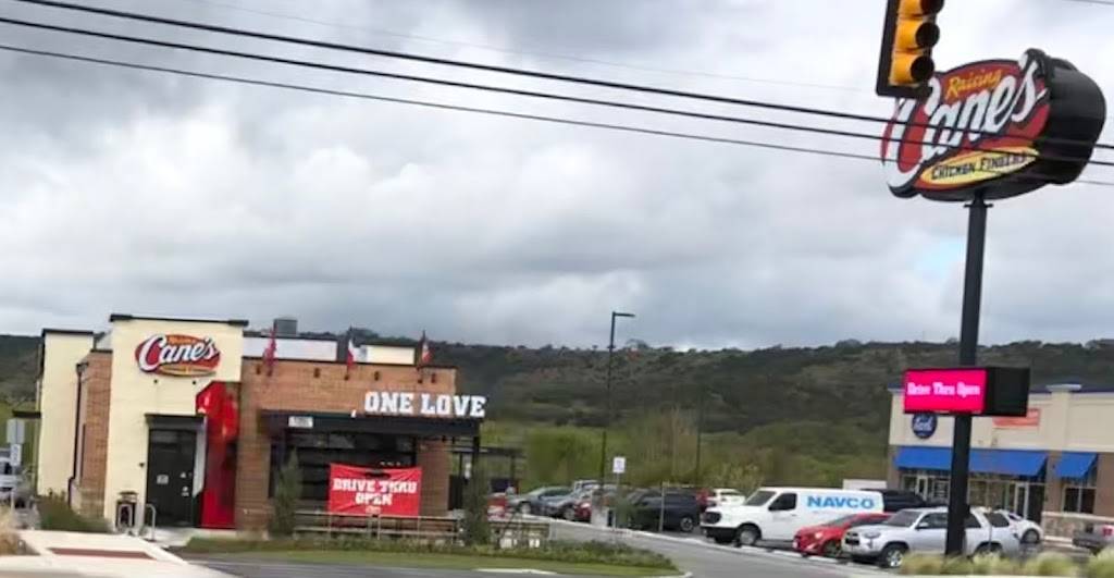 Raising Canes Chicken Fingers | meal takeaway | 1201 Junction Hwy, Kerrville, TX 78028, USA | 8302573974 OR +1 830-257-3974