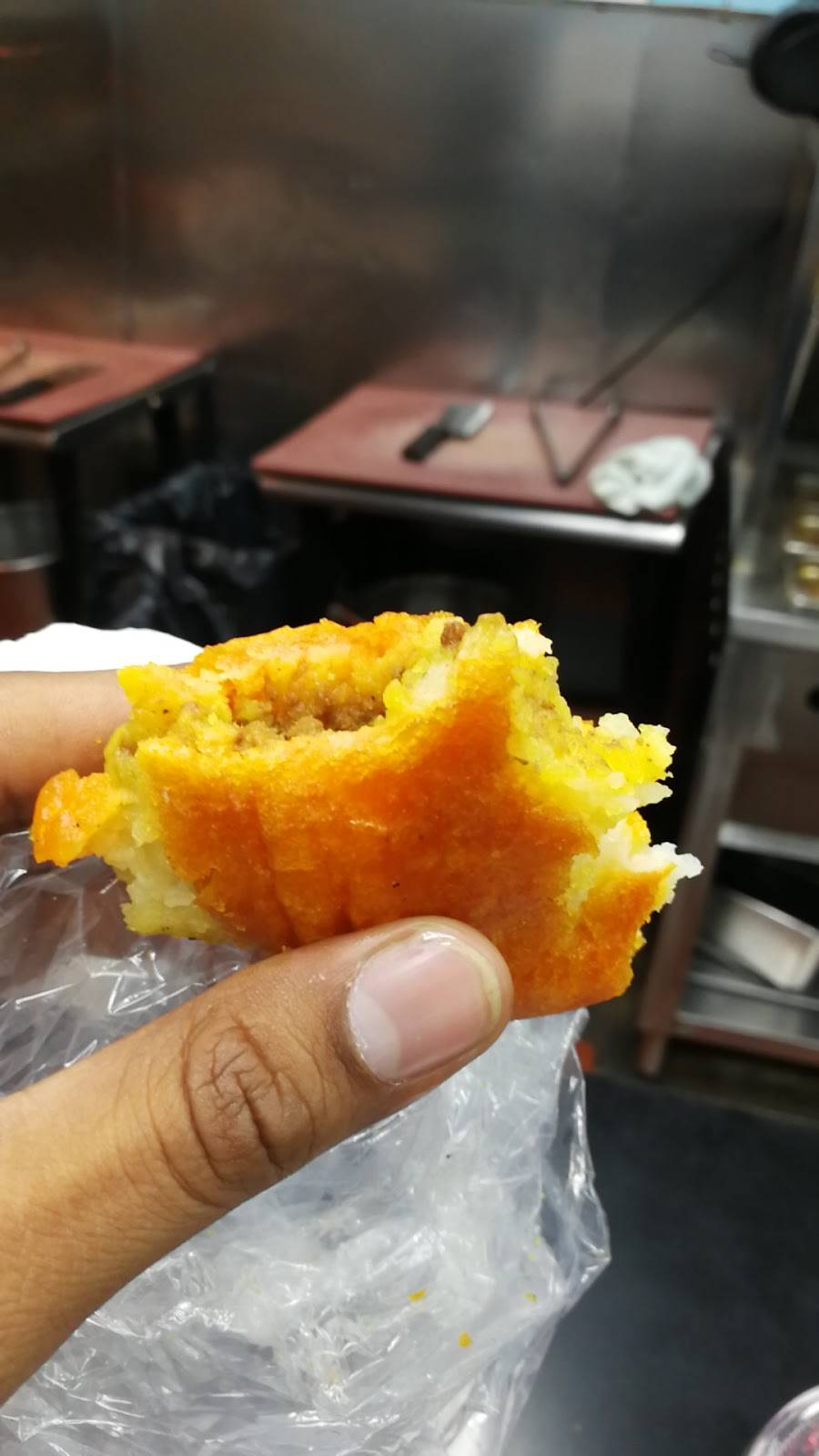 La Isla Cuchifritos | restaurant | 6 Graham Ave, Brooklyn, NY 11206, USA | 7183884666 OR +1 718-388-4666