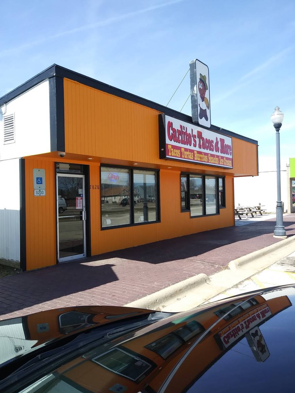 Carlitos Tacos | restaurant | 7828 N 2nd St, Machesney Park, IL 61115, USA | 7792107188 OR +1 779-210-7188