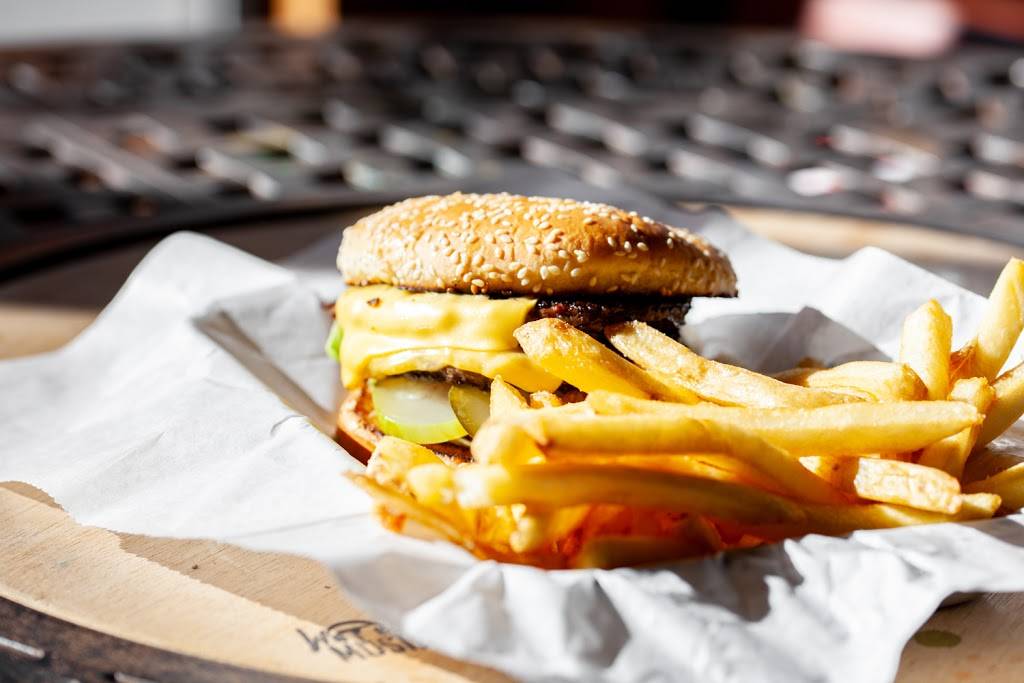 Harrys Long Bar | restaurant | 13115 S Western Ave, Blue Island, IL 60406, USA | 7083885319 OR +1 708-388-5319