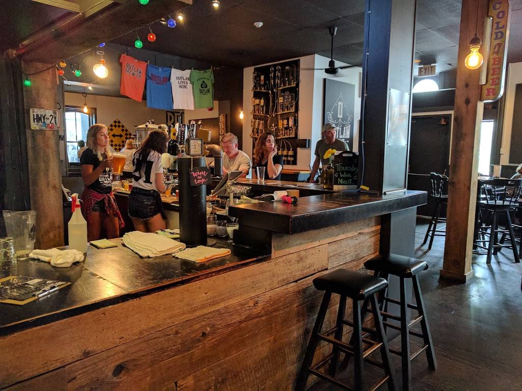 Outlaw Brew Co | restaurant | 196 High St, Southampton, ON N0H 2L0, Canada | 5197971515 OR +1 519-797-1515
