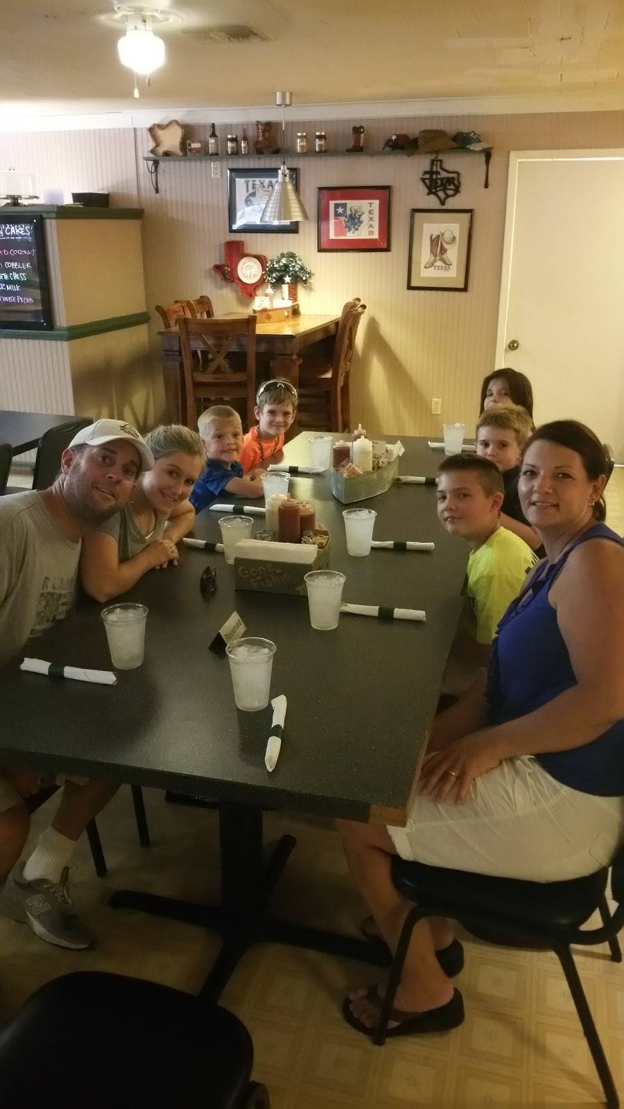 Lees Creek Grocery & Grill | restaurant | 18185 FM 1716, Henderson, TX 75652, USA | 9036432539 OR +1 903-643-2539