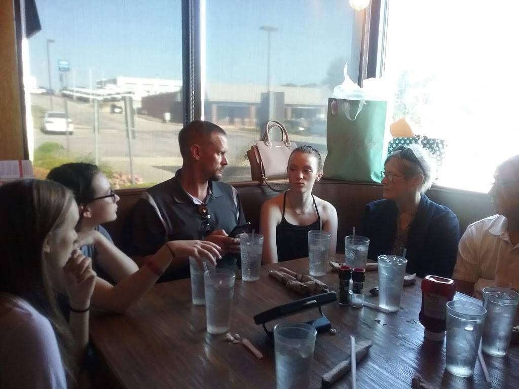 Applebees Grill + Bar | restaurant | 1100 NW Hwy 7, Blue Springs, MO 64014, USA | 8162284338 OR +1 816-228-4338