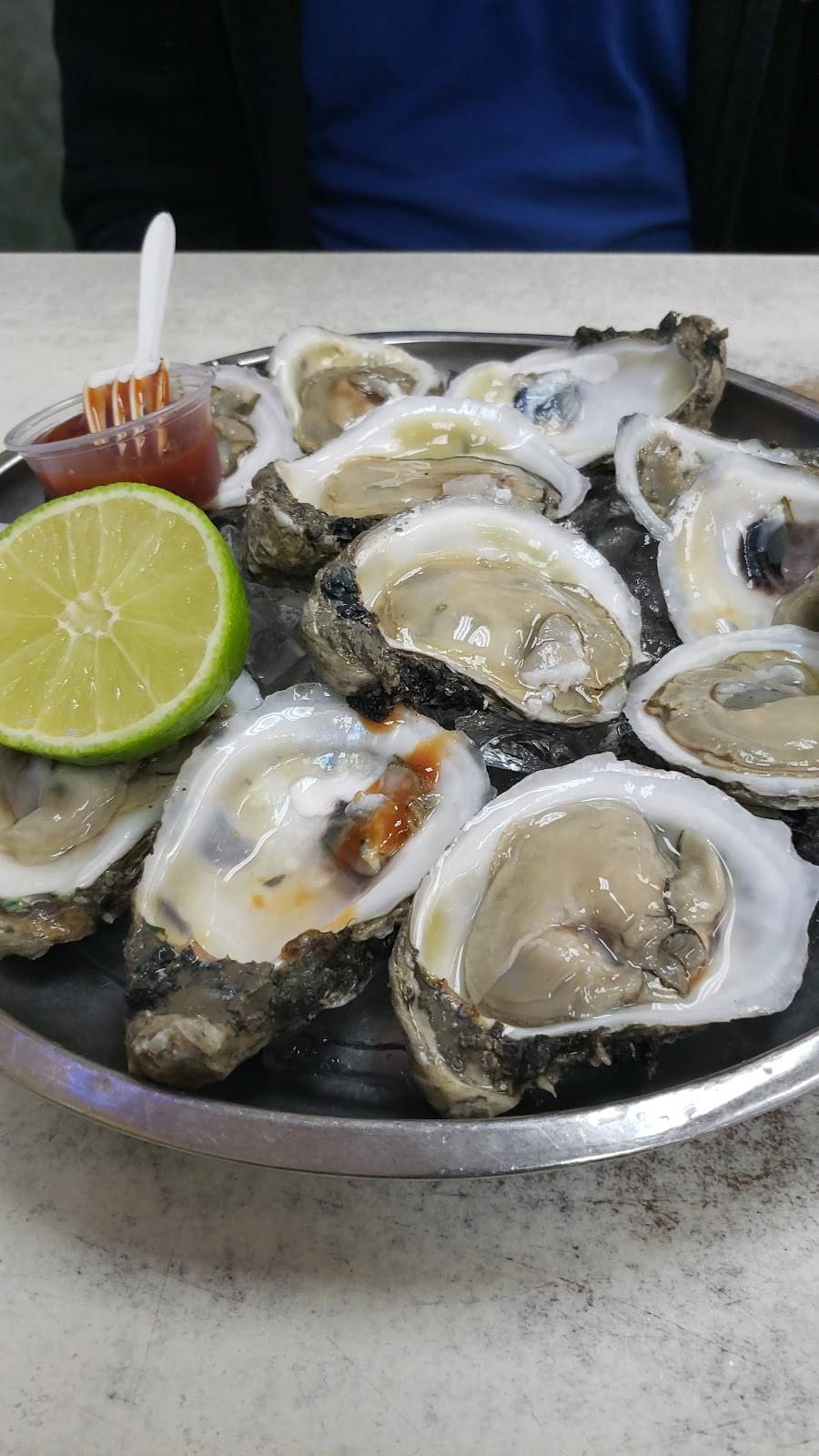 Connies Seafood | restaurant | 7502 Long Point Rd, Houston, TX 77055, USA | 7136883318 OR +1 713-688-3318