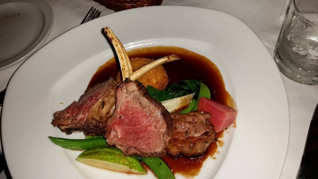 Aqua Grill | restaurant | 15150 Yonge St, Aurora, ON L4G 1M2, Canada | 9057510778 OR +1 905-751-0778