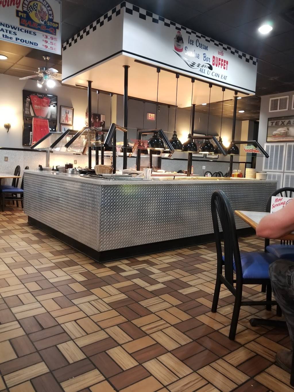 Hermie and Elliott Sadler Restaurant | restaurant | 920 W Atlantic St, Emporia, VA 23847, USA | 4346346709 OR +1 434-634-6709