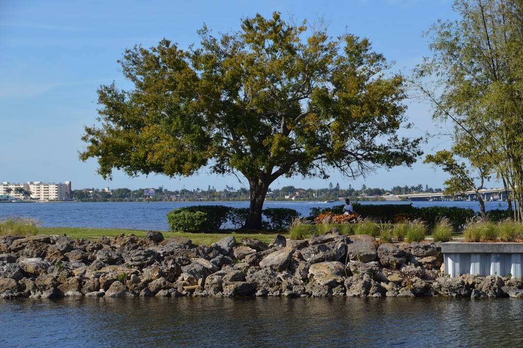 The Landings Yacht Golf & Tennis Club Inc | restaurant | 4420 Flagship Dr, Fort Myers, FL 33919, USA | 2394823211 OR +1 239-482-3211