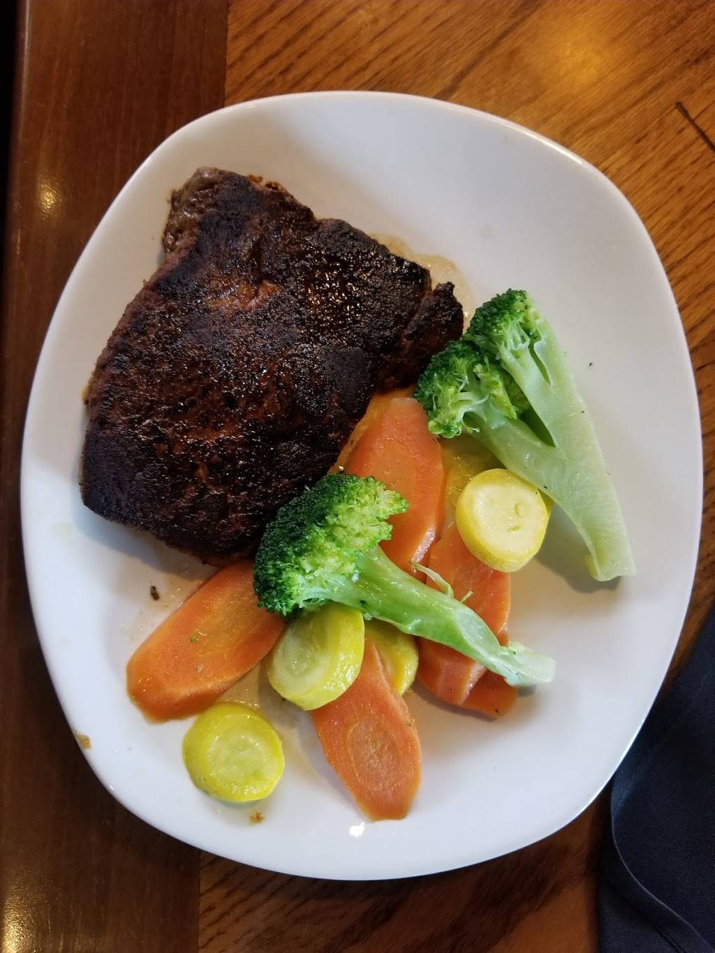 Outback Steakhouse | restaurant | 325 Main St, Holbrook, NY 11741, USA | 6315850404 OR +1 631-585-0404