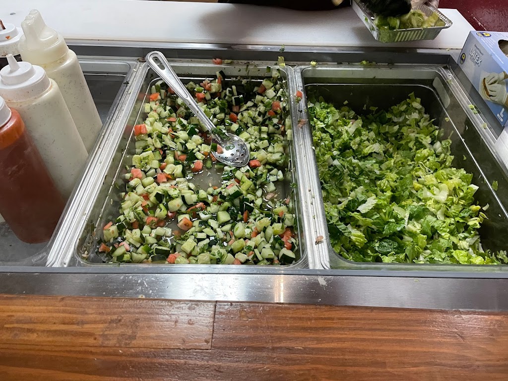 DCG - District Chicken and Gyro | restaurant | 1927 Old Gallows Rd, Vienna, VA 22182, USA | 2026292090 OR +1 202-629-2090