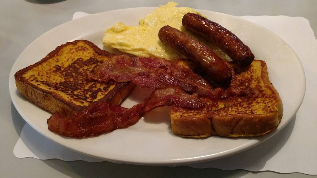 Applewood Restaurant & Bar | restaurant | 820 Farmington Ave, Bristol, CT 06010, USA | 8605897133 OR +1 860-589-7133