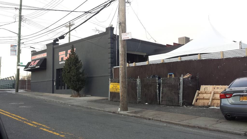Play Sports Bar | restaurant | 2 Sneden Ave, Staten Island, NY 10312, USA | 7189843700 OR +1 718-984-3700