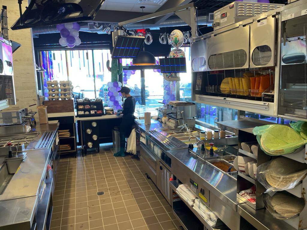 Taco Bell | restaurant | 83-10 Astoria Blvd, Queens, NY 11370, USA | 9294871525 OR +1 929-487-1525