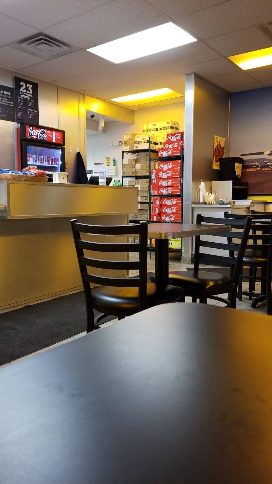 Wings Over Madison | restaurant | 2739 University Ave, Madison, WI 53705, USA | 6084673300 OR +1 608-467-3300