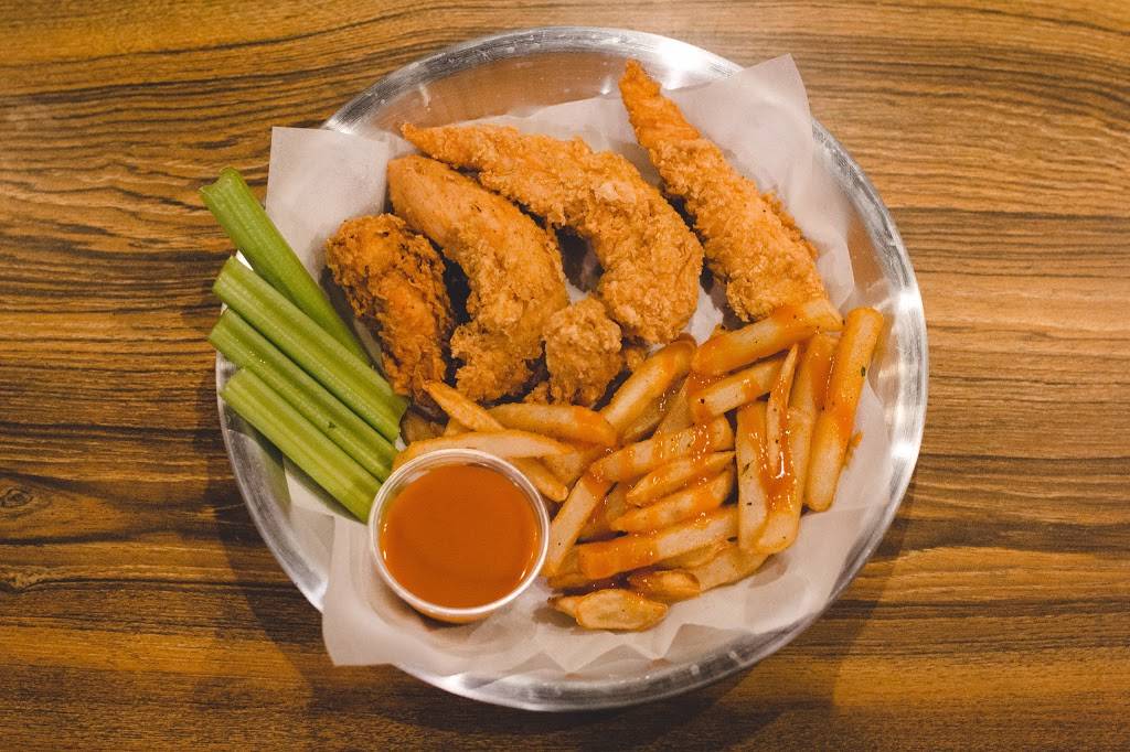 Pluckerz Wing Bar | restaurant | 1602 21st Ave S #3125, Nashville, TN 37212, USA | 6154906860 OR +1 615-490-6860