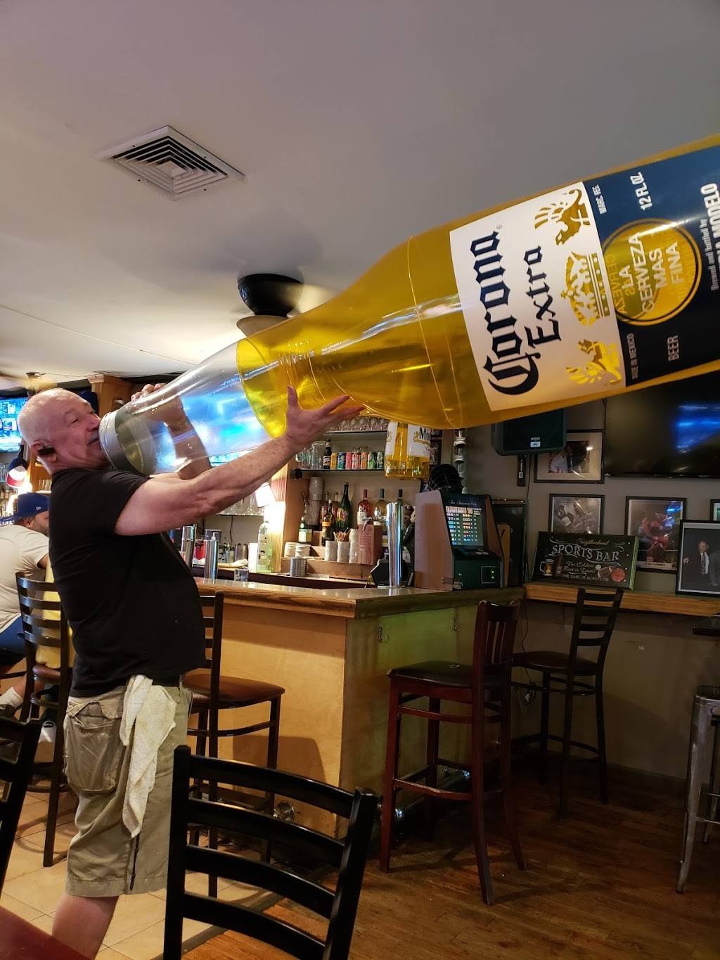 Phils Crummy Corner | restaurant | 323 Columbia St, Brooklyn, NY 11231, USA | 7182461252 OR +1 718-246-1252