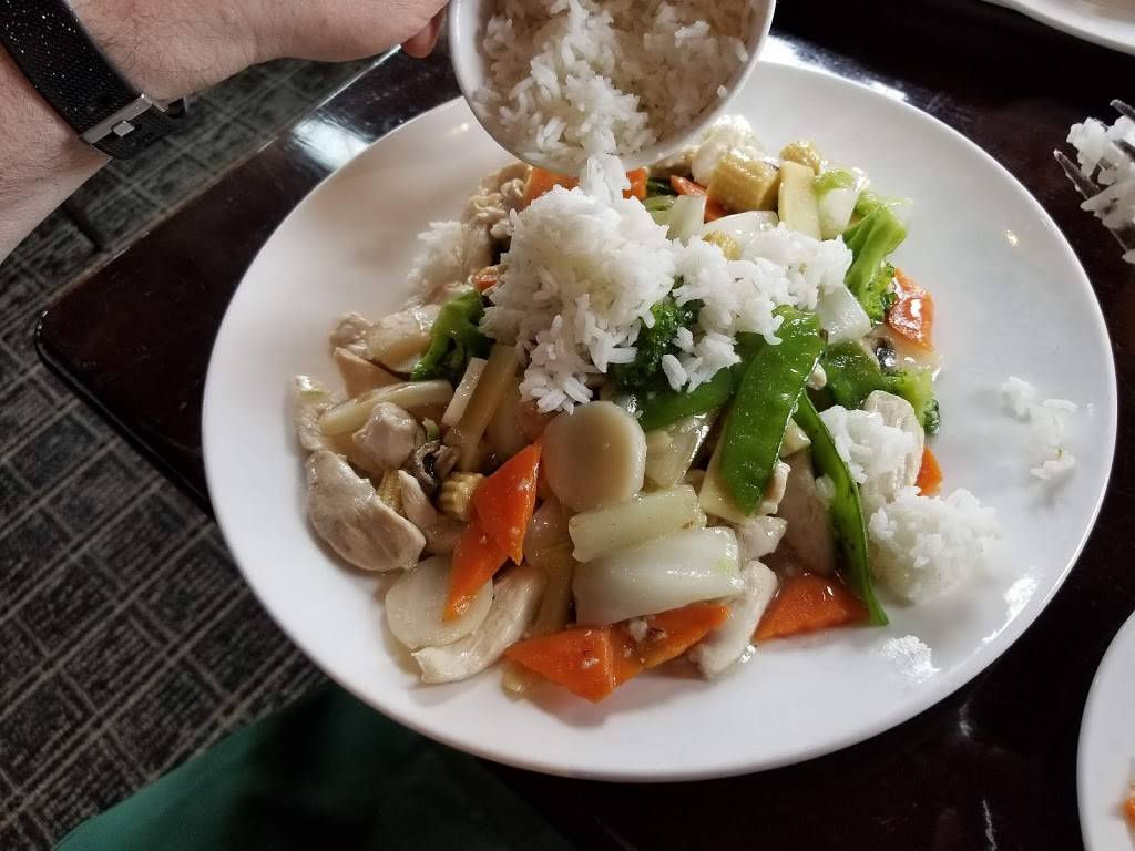 Lotus Restaurant | restaurant | 9011 S Howell Ave, Oak Creek, WI 53154, USA | 4147688888 OR +1 414-768-8888