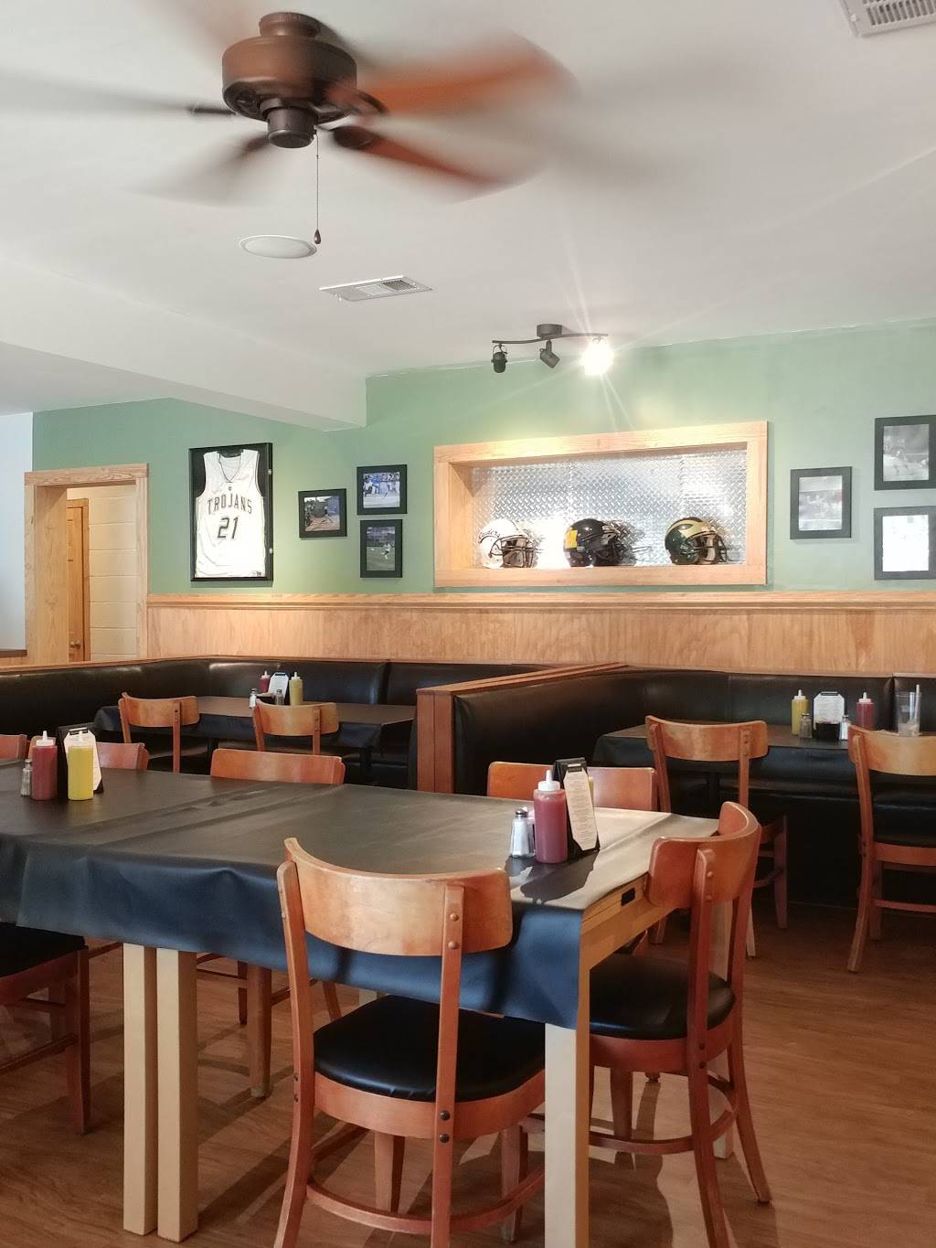 Parkside Sports Grille | restaurant | 521 Clinton St, Newton Grove, NC 28366, USA | 9105946500 OR +1 910-594-6500