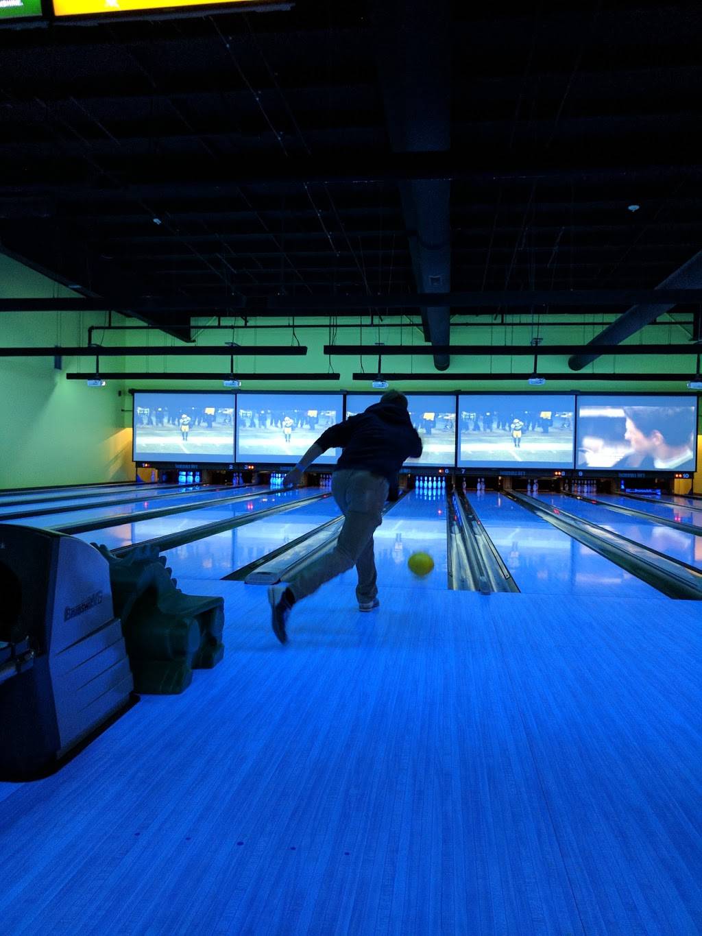 Incredible Mos | restaurant | 1355 Silver Lake Crossings Blvd, Grawn, MI 49637, USA | 2319441355 OR +1 231-944-1355