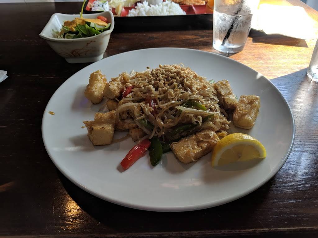 Umi Japanese Cuisine | restaurant | 2625 Connecticut Ave NW 2nd floor, Washington, DC 20008, USA | 2023323636 OR +1 202-332-3636