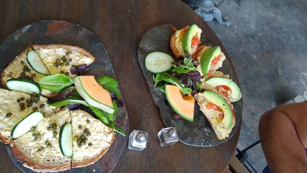 Blue Dahlia Bistro | restaurant | 107 E Hopkins St, San Marcos, TX 78666, USA | 5126679539 OR +1 512-667-9539