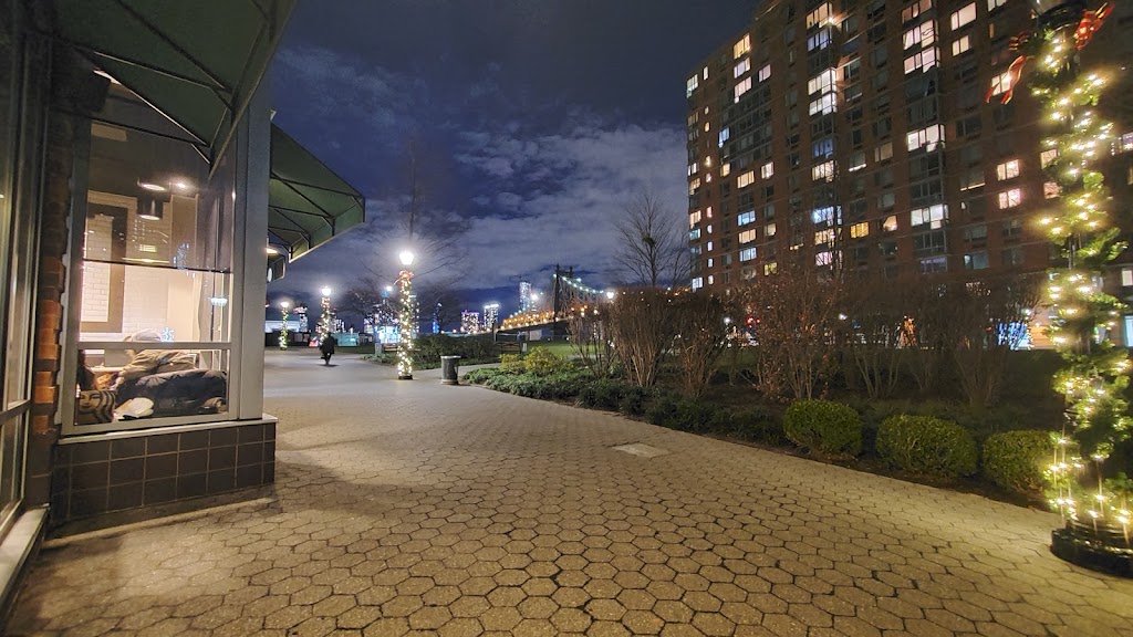 Starbucks | cafe | 455 Main St, New York, NY 10044, USA | 2123711298 OR +1 212-371-1298