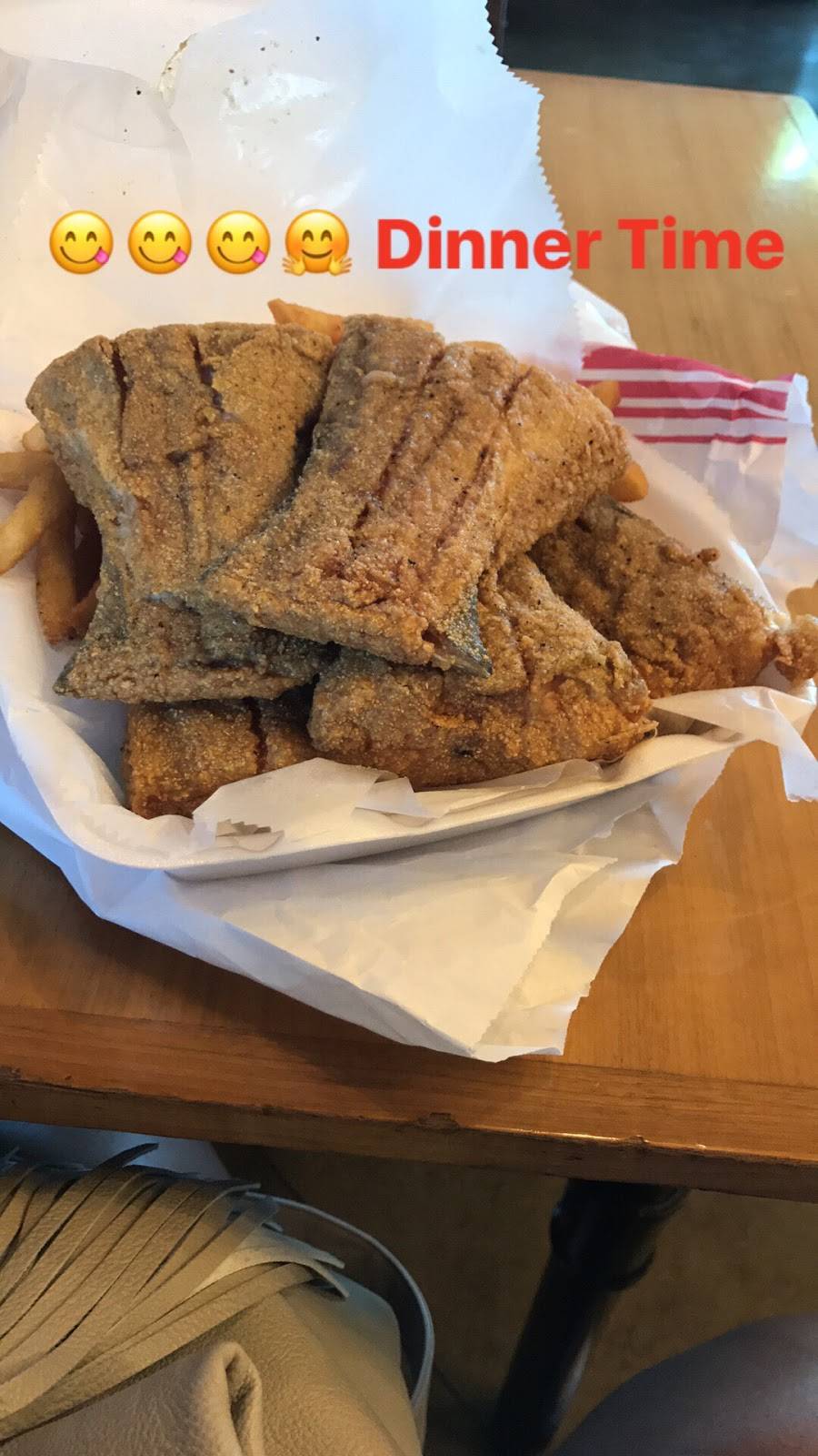 J & J Fish & Chicken | restaurant | 8300 S Holland Rd, Chicago, IL 60620, USA | 7734886000 OR +1 773-488-6000