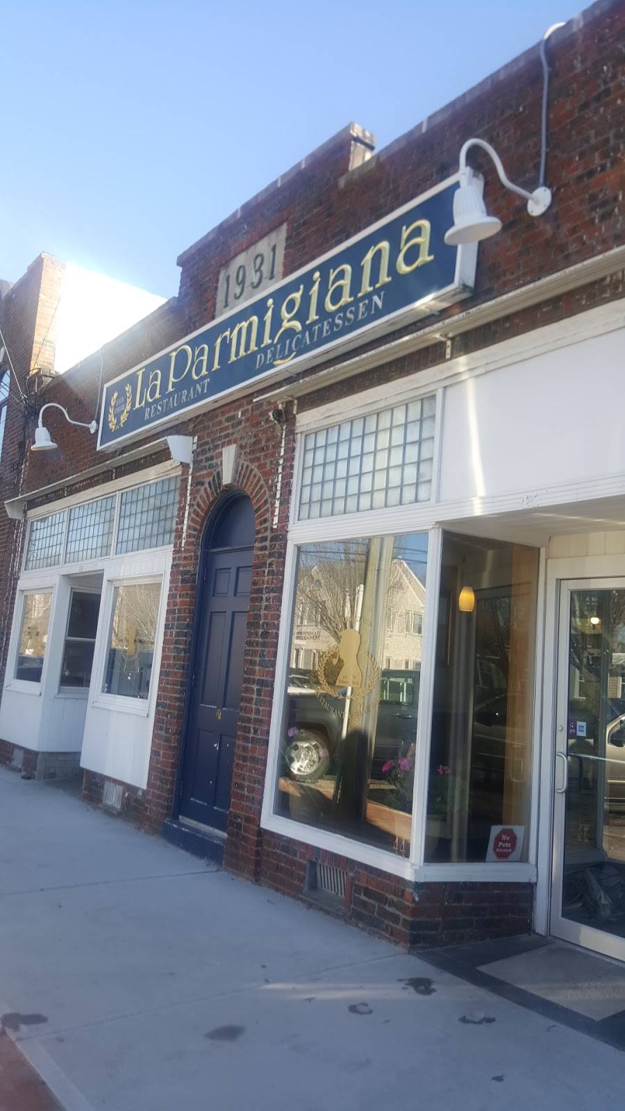 La Parmigiana | restaurant | 4448 NY-27A, Southampton, NY 11968, USA | 6312838030 OR +1 631-283-8030