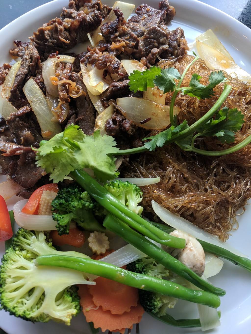 Ginger Pho | restaurant | 2590 Weston Rd, North York, ON M9N 2A9, Canada | 4162418787 OR +1 416-241-8787