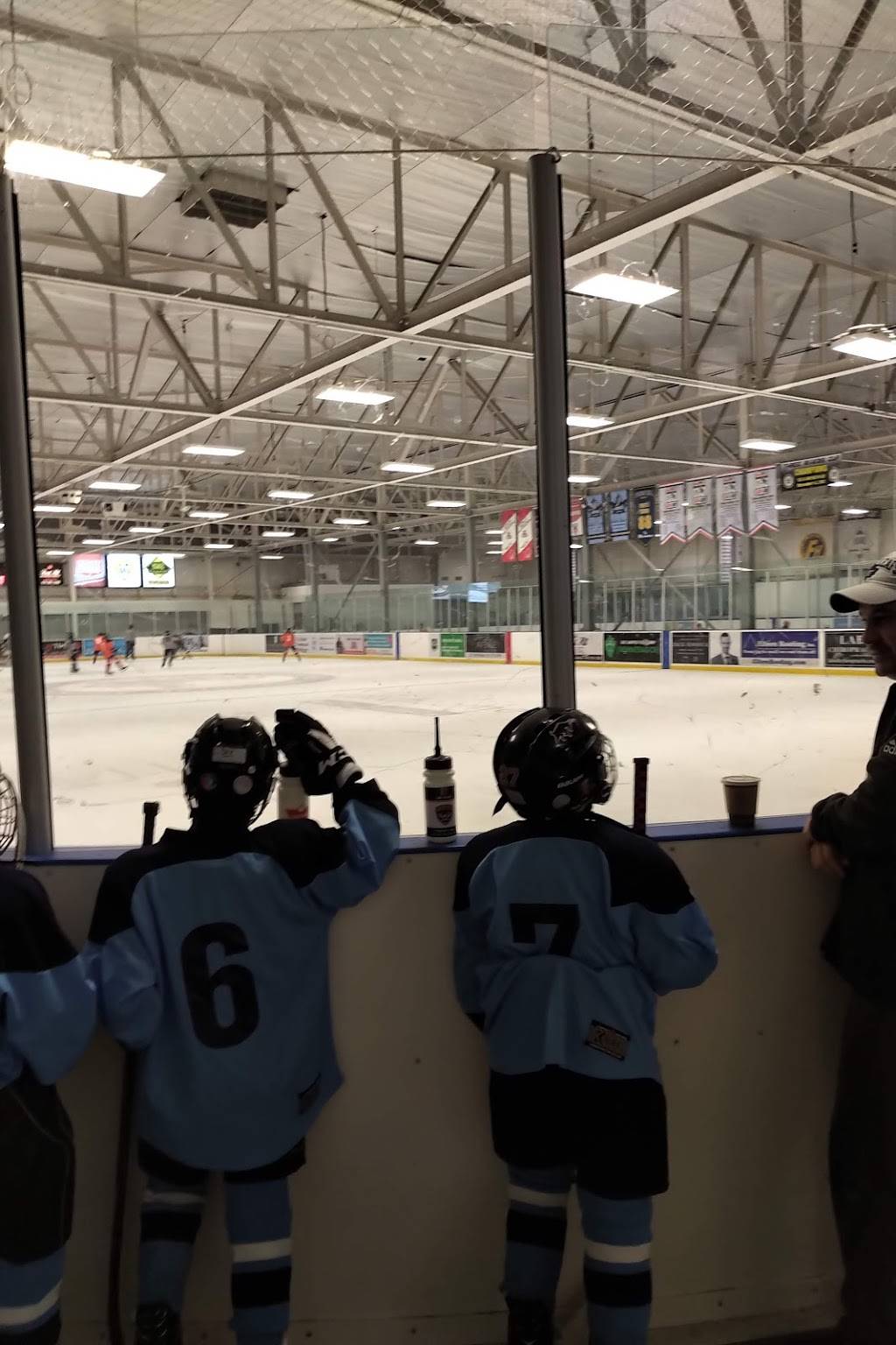 Larry Grossman Forest Hill Memorial Arena | restaurant | 340 Chaplin Crescent, Toronto, ON M5N 2N3, Canada | 4164881800 OR +1 416-488-1800