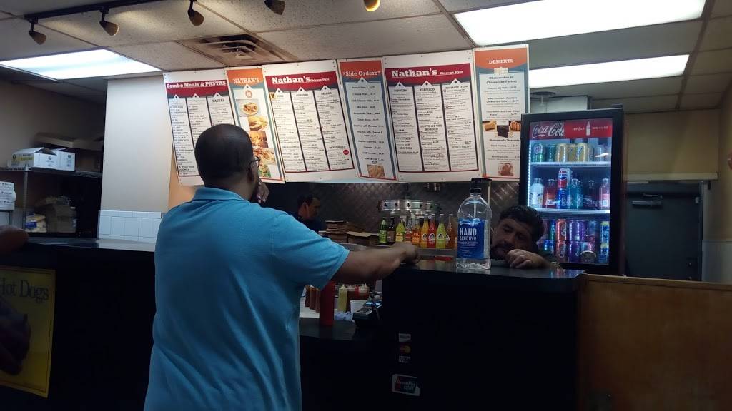 Nathans Chicago Style | meal takeaway | 1372 E 53rd St, Chicago, IL 60615, USA | 7732885353 OR +1 773-288-5353